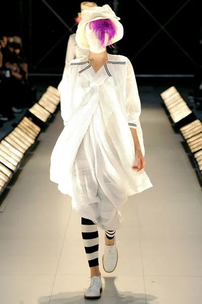 Look 32